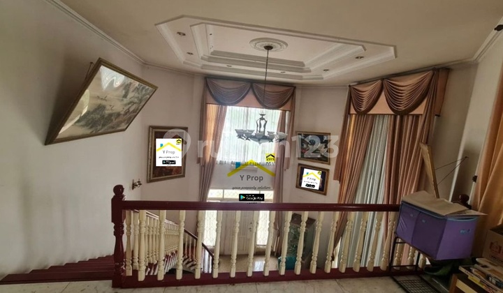 Dijual Rumah Intercon, Taman Kebon Jeruk, Lt 450m2, Semi Furnish, Kt 5+1, Jakarta Barat  2