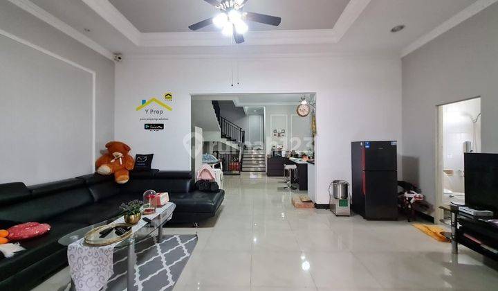 Disewa Rumah Bagus di Puri Indah, Lt. 120 M2, Kt.4+1, 3 Lantai, Semi Furnish, Jl Kembang, Jakarta Barat 1