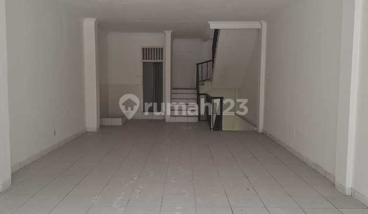 For Rent: Mampang Prapatan Raya Shop House, Width 5, Area 80m2, 3 Floors, Unfurnished, South Jakarta For Rent: Mampang Prapatan Raya Shop House, Width 5, Area 80m2, 3 Floors, Unfurnished, South Jakarta
