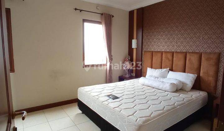 Apartement The Majesty Apartment 3 BR Semi Furnished Bagus 7