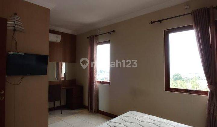 Apartement The Majesty Apartment 3 BR Semi Furnished Bagus 6