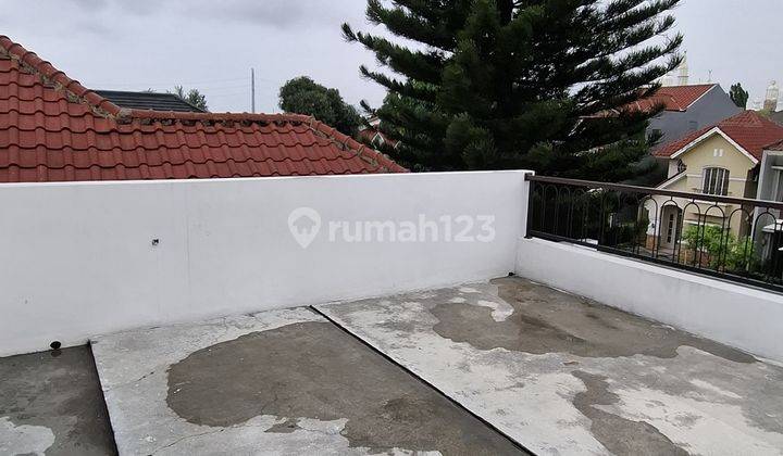 Rumah Cantik 3 Lantai Dijual Cepat Dikota Wisata  2