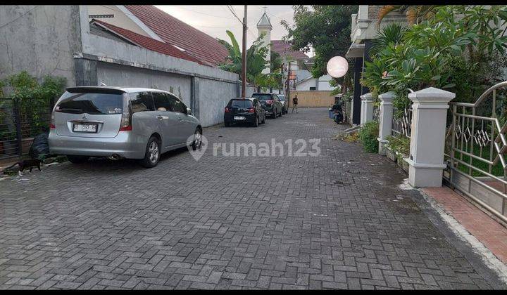 DIJUAL RUMAH 2LT DI JOGJA KOTA MASIH BANYAK SISA TANAH BISA UNTUK KOLAM RENANG  2