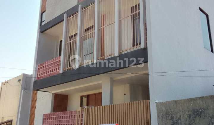 For Sale 3-Story House Menoreh Sampangan Back of the Subdistrict 1