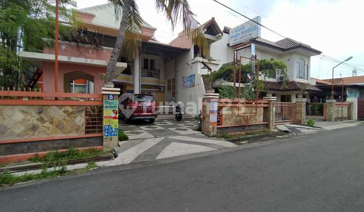 Dijual Klinik 3,5 Lantai di Jl Badak Lamper 2