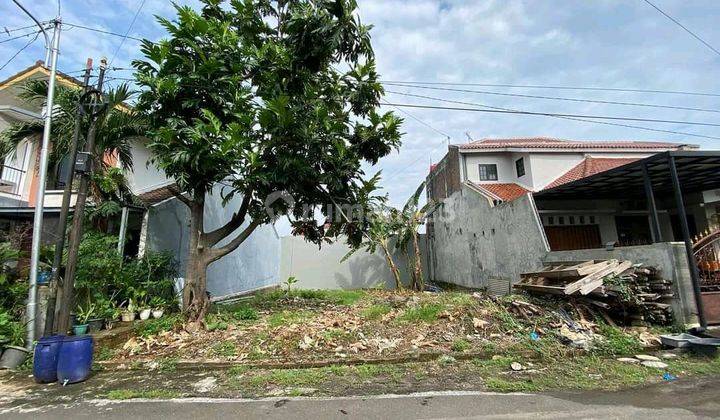 DIJUAL TANAH DI PERUM ELIT  CANDI KALASAN MANYARAN SEMARANG BARAT

Lokasi tidak jauh dari pos security
 
Cluster one gate
Security 24 jam

Luas 215 m² 1