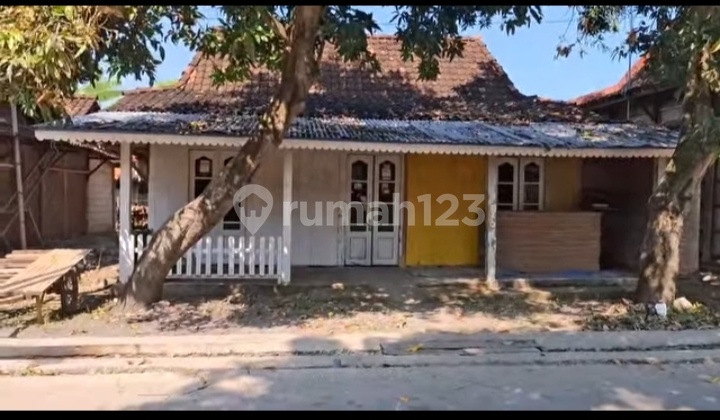 For Sale: Village House Strategically Located in Ringinarum, Kendal, on Simpangan Car Street, Close to Public Facilities. 1