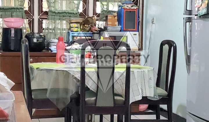 Nice House for Quick Sale in Taman Kedoya Baru 2