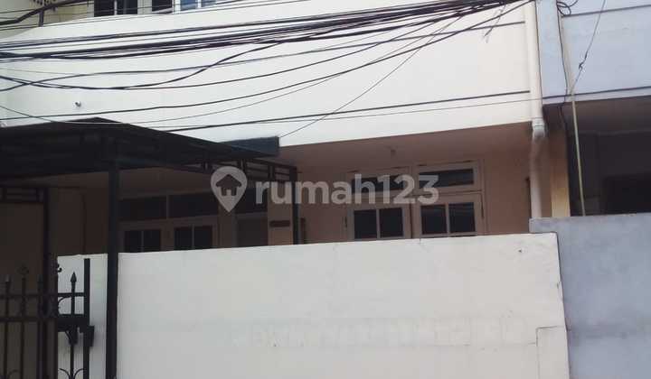 Rumah Bersih di Taman Ratu 2