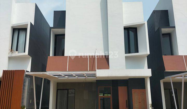 Rumah 2 Lantai ada Private Swimming Pool di Pamulang  1