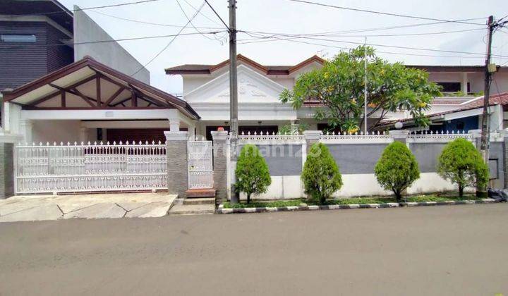 Rumah gede plus swimming pool dan taman  1