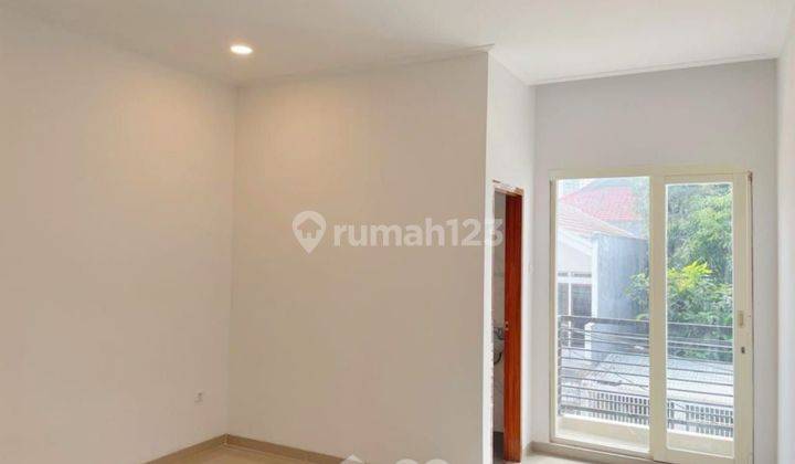 Rumah 3 lantai bangunan baru minimalis siap huni 2