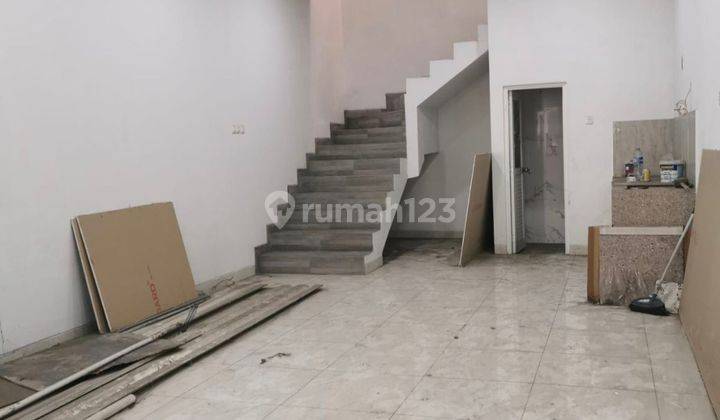 Rumah 3 lantai baru siap huni jalan 2 mobil Tomang 2