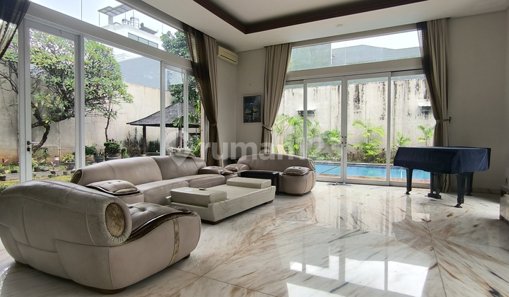 Rumah Besar Puri Botanical Lingkungan Asri Depan Taman Siap Huni