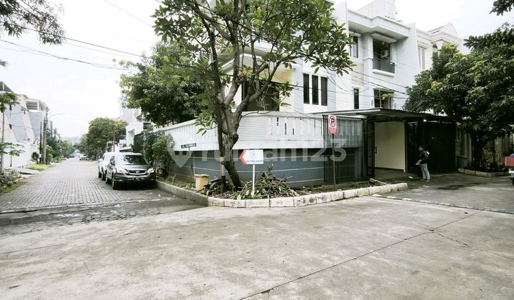 Bisma Sunter House 3 Floors Southeast Corner Ready to Occupy
