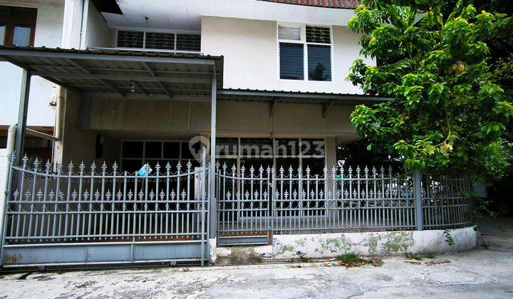 Rumah 2 Lantai Hoek Selatan Timur Row Jalan Lebar 1