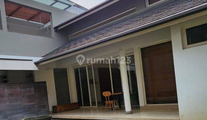 Rumah 2 Lantai Terawat Rapi Puri Indah Blok C  1