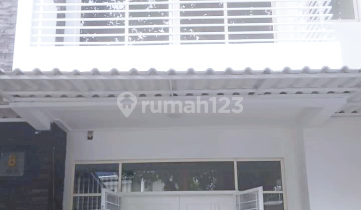 Rumah Golf Lake Cluster Atlantic Depan Taman Bangunan Bagus