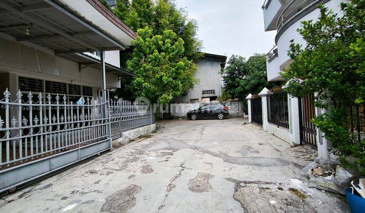 Rumah 2 Lantai Hoek Selatan Timur Row Jalan Lebar 2