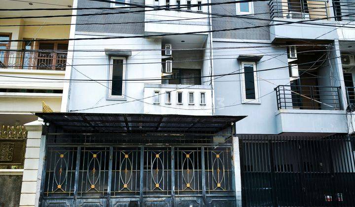 Rumah 4 Lantai Pakuwon Jelambar Jalan Lebar 3 Mobil  1