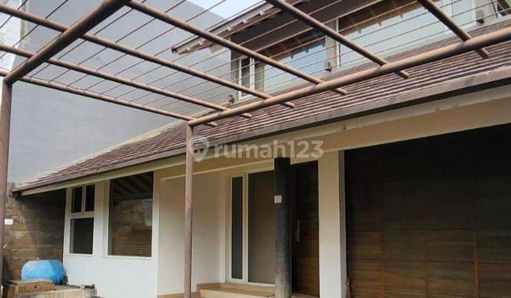 Rumah 2 Lantai Terawat Rapi Puri Indah Blok C  2