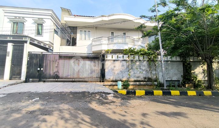 Rumah Intercon Hoek Luas 500m2 Row Jalan Lebar