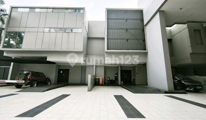 Linked Townhouse Unit Essence Darmawangsa Area 303m