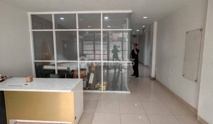 Gedung Ruko Pinggir Jalan Raya Hasyim Ashari  2