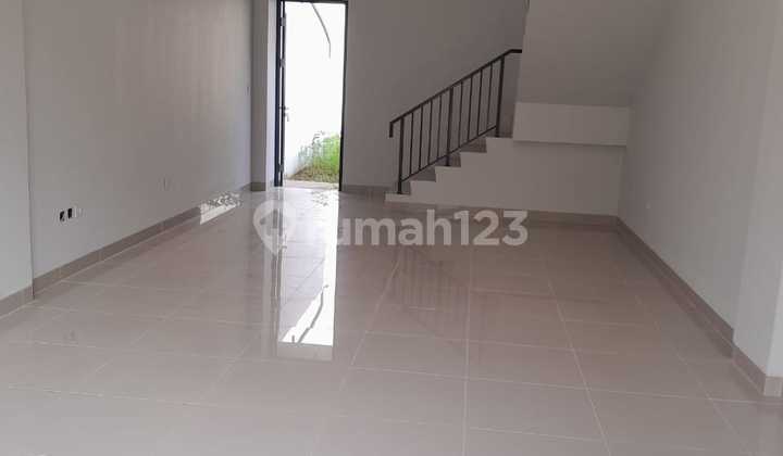 For Rent: New Shop House at Dicitra 8 Sunset Avenue, Facing the Lake 2