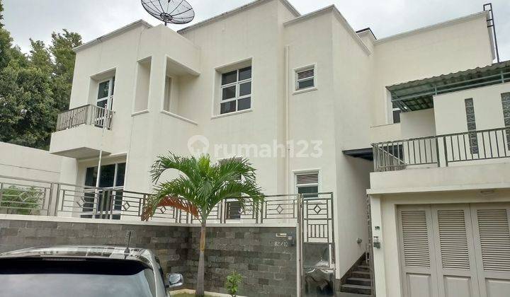 Dijual Rumah Mewah Dan Siap Huni di Mega Kebon Jeruk 1