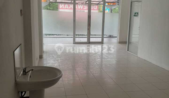 Disewakan Ruko 3 Lantai Hook Cocok Untuk Usaha