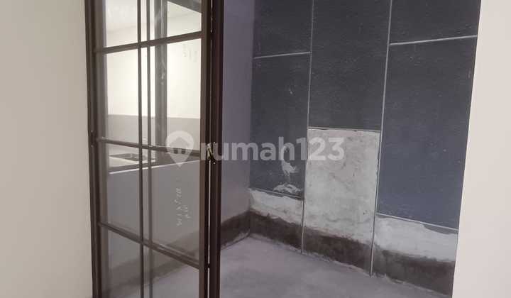 Dijual Rumah Bagus3 Lantai Siap Huni Bebas Banjir(Tl)