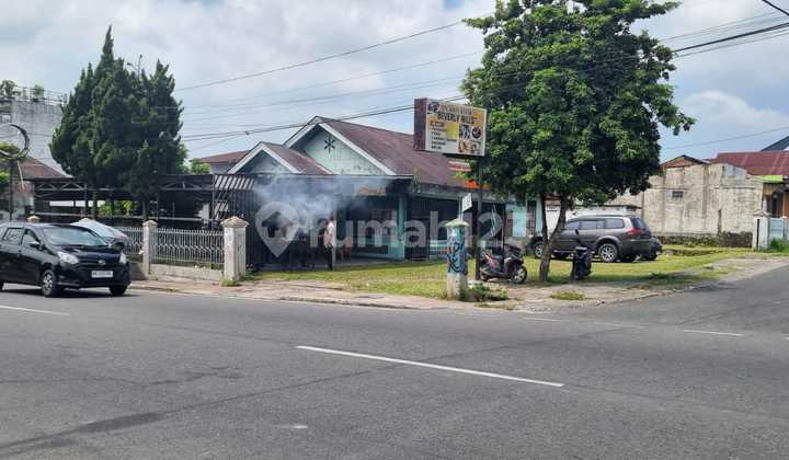 Rumah Dengan Halaman Luas Di Jl. Gereja Pematang Siantar 2