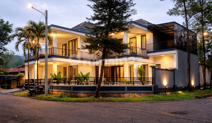 For Rent House in Sentul City Hook Position