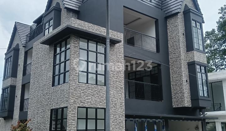 DIJUAL RUMAH PREMIUM 3 LANTAI BAGUS HOOK HARGA NEGO SENTUL CITY DIJUAL RUMAH PREMIUM 3 LANTAI BAGUS HOOK HARGA NEGO SENTUL CITY