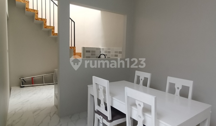 Dikontrakan Rumah Bulanan 2 Lantai Bagus Furnished di Sentul City 2