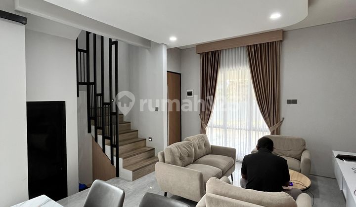 Rumah 3 Lantai Dekat Gerbang Tol Desari Depok