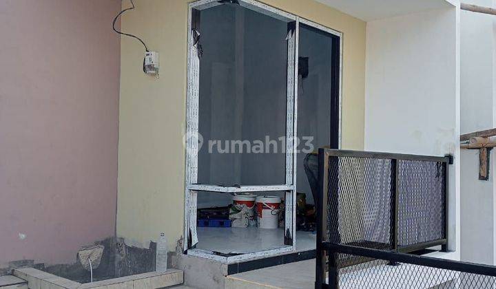 Rumah scandinavian 2 lantai dalam perumahan Di Cinangka Depok 1