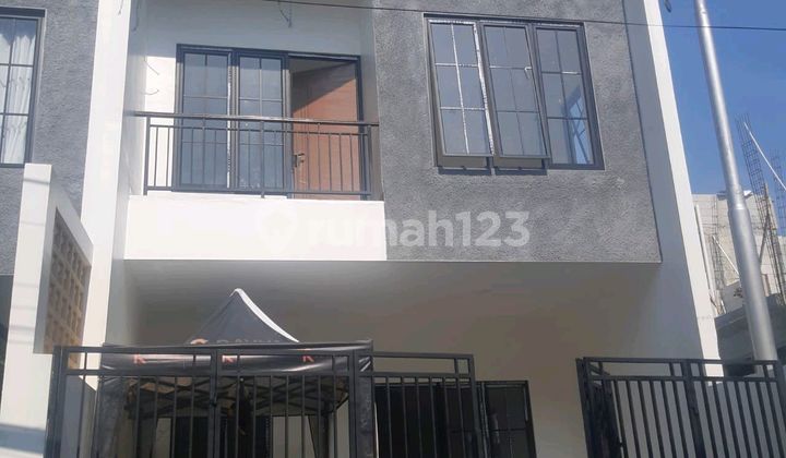 Rumah 2 Lantai Pinggir Jalan Di Jati Padang Pasar Minggu Rumah 2 Lantai Pinggir Jalan Di Jati Padang Pasar Minggu