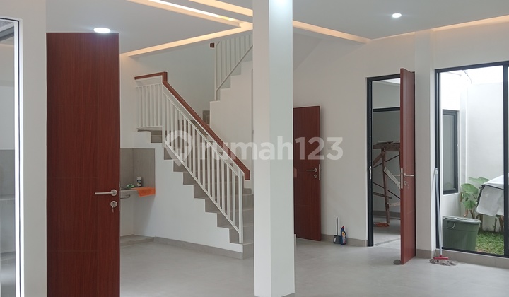 Rumah Modern Tropis Di Pondok Cabe Dekat Mrt Tol