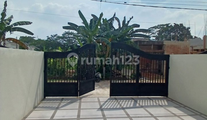 Rumah 2 Lantai Lokasi Strategis di Tengah Pusat Kota Depok Rumah 2 Lantai Lokasi Strategis di Tengah Pusat Kota Depok