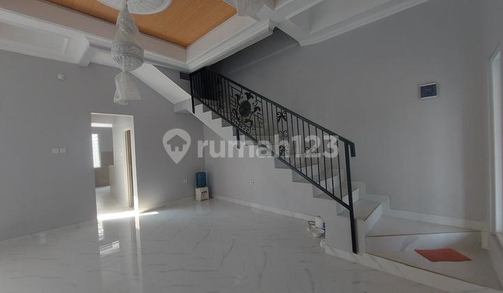 Luxurious 2-Story House with Swimming Pool in Cinere 2