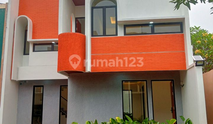 Rumah Modern Tropis Di Pondok Cabe Dekat Mrt Tol