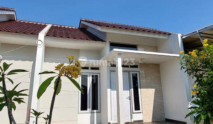 Rumah Siap Huni Hadap Timur Desain Minimalis Modern di Depok 1