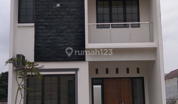 Rumah Kokoh 2 Lantai Desain Bali di Timur Jakarta 1