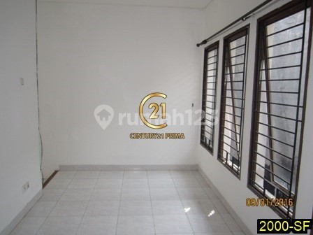 Disewakan PerThn Rumah Bagus Strategis Di Emerald Bintaro Sektor9 2