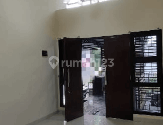Ready-to-Occupy House for Rent in a Strategic Location in Graha Bintaro Ready-to-Occupy House for Rent in a Strategic Location in Graha Bintaro