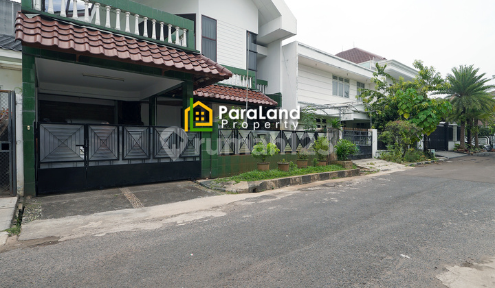 Interconnected Elite Area House with 3-Car Wide Road Access, Easily Accessible 2