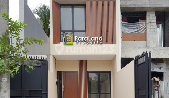 Rumah Baru Lebar Jalan 2 Mobil Lokasi Bagus dalam Komplek 