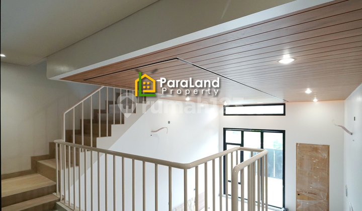 Andre Tjhia House Premium Location, 3-Car-Wide Road 2